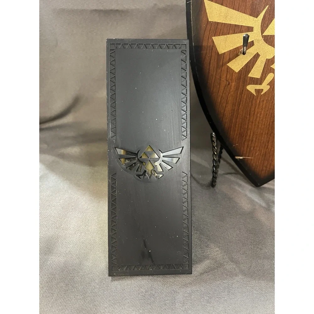 ZELDA SHEILD WALL WITH HOOKS 11